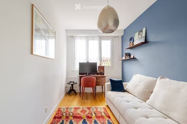 Charming 3.5-Room Apartment with Balcony in Geneva's Charmilles District 11