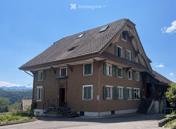 Charmante 5.5-Zimmer-Maisonette-Dachwohnung mit herrlicher Aussicht in Ruswil 2