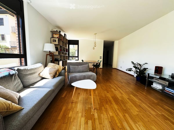 Luminoso 4.5 locali con giardino privato, 3 bagni e ampi spazi à Massagno 2