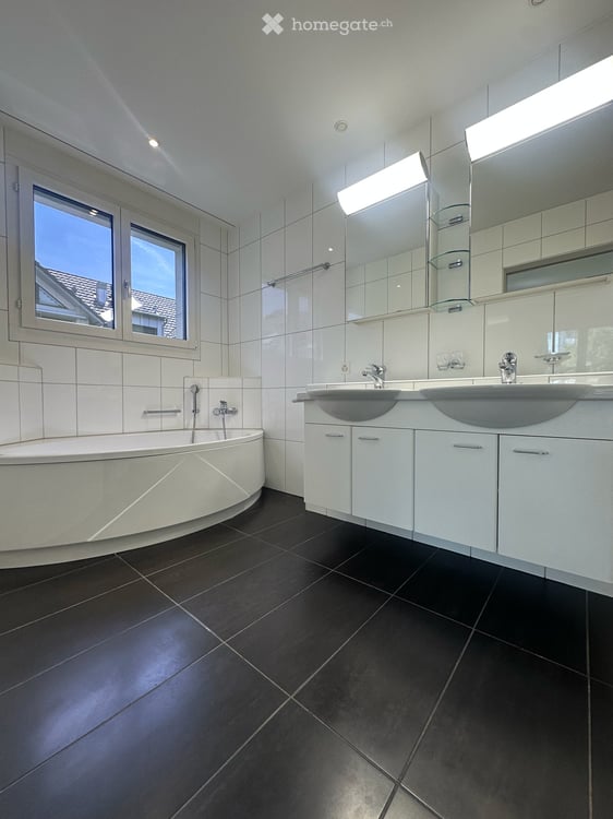 helle und ruhig gelegene 4.5 Zimmer Wohnung mit Balkon und Hobbyraum 9