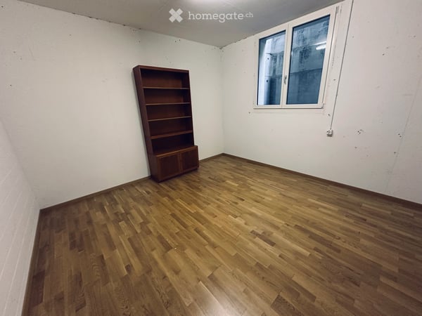 helle und ruhig gelegene 4.5 Zimmer Wohnung mit Balkon und Hobbyraum 12