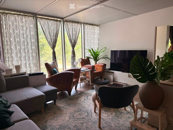 Charming 5-Room Apartment with Balcony and Stunning Views in Nyon 5