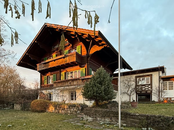 Charmantes 7-Zimmer-Einfamilienhaus mit wunderbarer Fernsicht 1