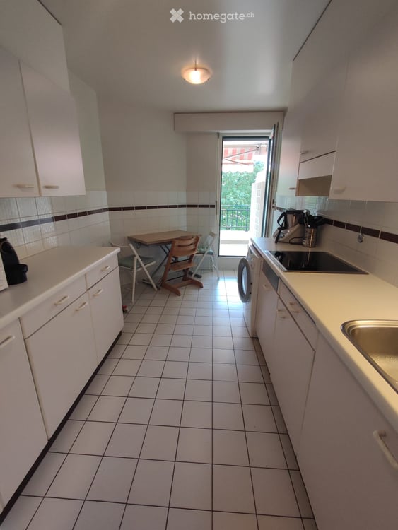 Charming 4-Room Apartment with Balcony in Genève – Available August 15th 5