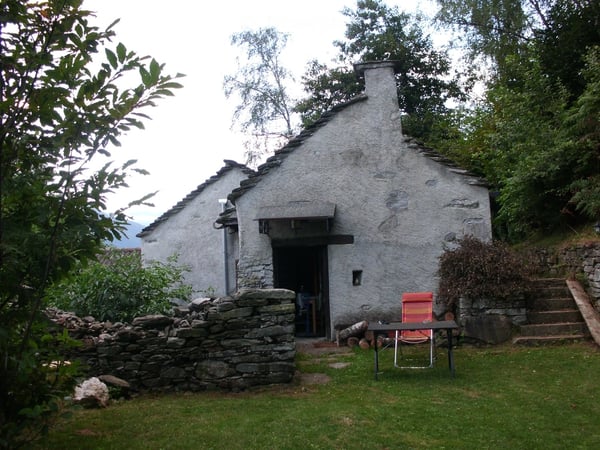 Rustikales Steinhaus in Gorduno – Charmantes Tessiner Rustico zu verkaufen 2