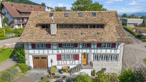 Charmante 2.5-Zimmer-Altbauwohnung in Oberrieden – sofort verfügbar 2