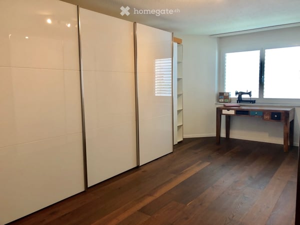 Exklusive 3.5-Zimmer Hochparterre-Wohnung mit grosser Terrasse und 2 Garagenplätzen zu vermieten 5