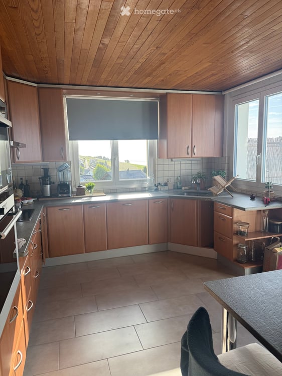 Charmant appartement de 3.5 pièces avec vue panoramique à Bullet 4