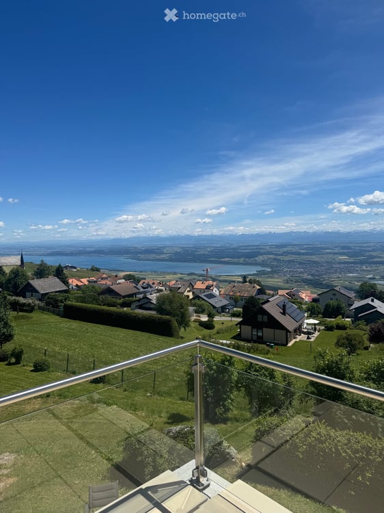 Charmant appartement de 3.5 pièces avec vue panoramique à Bullet 7