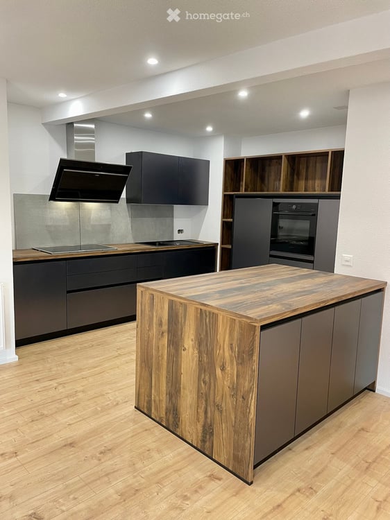 Moderne wunderschöne Maisonett-Wohnung Mitten im Städli von Neunkirch mit Balkon 2