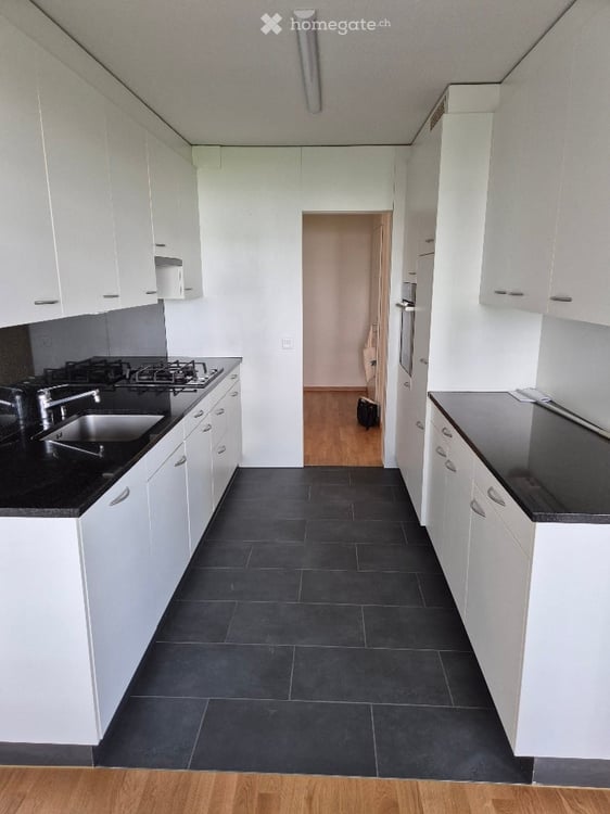 Helle 3.5-Zimmer-Wohnung mit Balkon und Gartensitzplatz 2