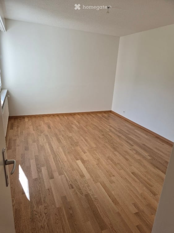 Helle 3.5-Zimmer-Wohnung mit Balkon und Gartensitzplatz 6