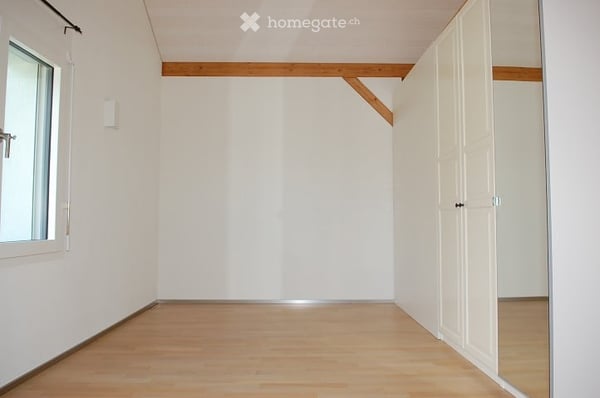 Helle 1.5-Zimmer-Wohnung mit Balkon und Panoramablick in Volketswil 4