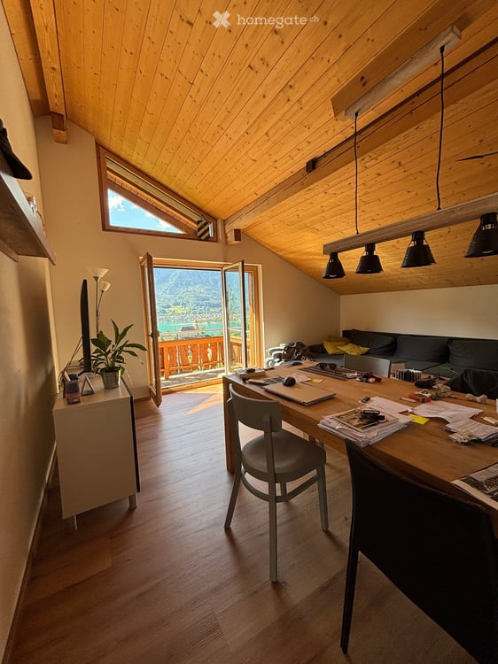 Charmante 3.5-Zimmer-Dachwohnung mit Balkon in Ringgenberg BE 4