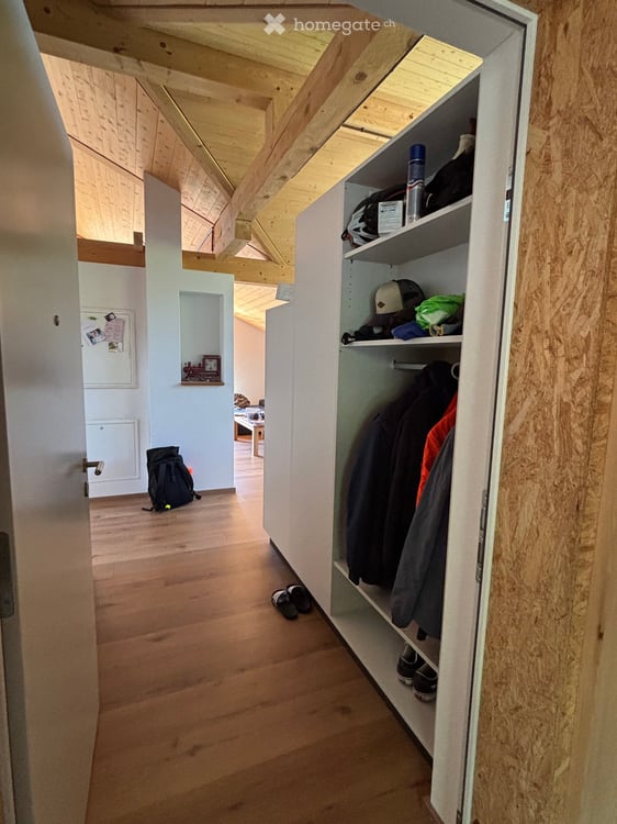 Charmante 3.5-Zimmer-Dachwohnung mit Balkon in Ringgenberg BE 5