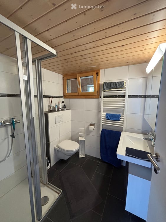 Charmante 3.5-Zimmer-Dachwohnung mit Balkon in Ringgenberg BE 2