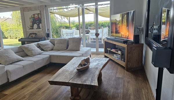Spacious 9-Room Family Home in Oberlunkhofen 4