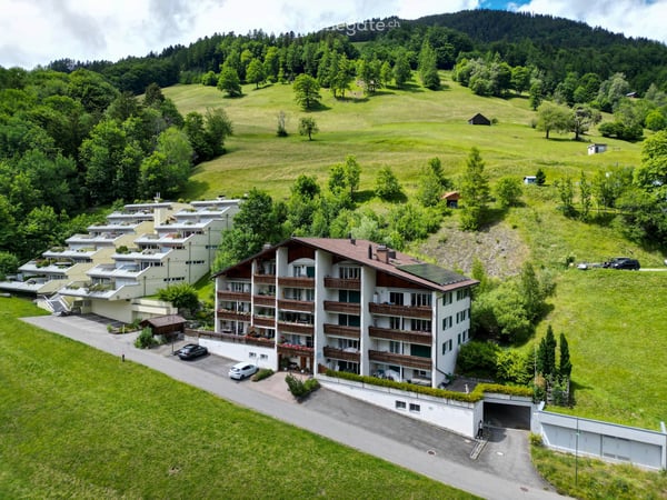 Liebevolle 4½-Zimmerwohnung mit traumhafter Aussicht ins Taminatalin Valens 1