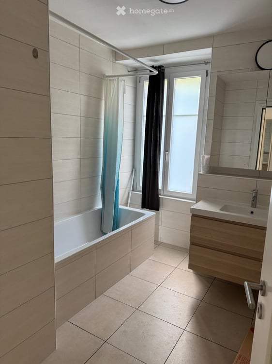 Spacieux appartement de 5.5 pièces au Chemin des Grands-Pins, Neuchâtel 2