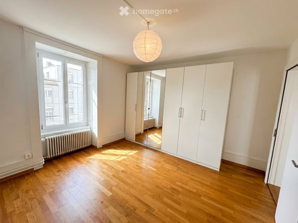 Spacieux appartement de 5.5 pièces au Chemin des Grands-Pins, Neuchâtel 2