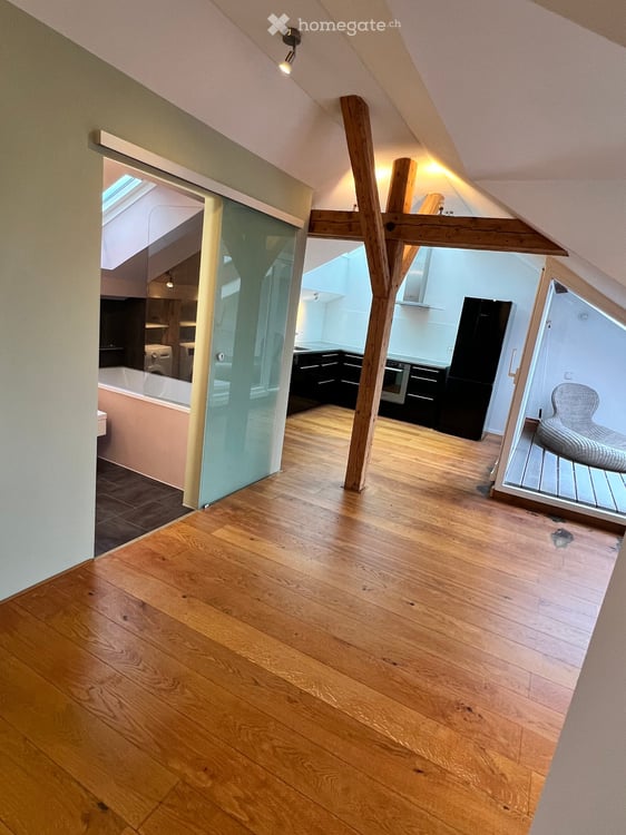 Moderne 1.5-Zimmer-Wohnung mit Balkon und schöner Aussicht in Zürich 8008 2