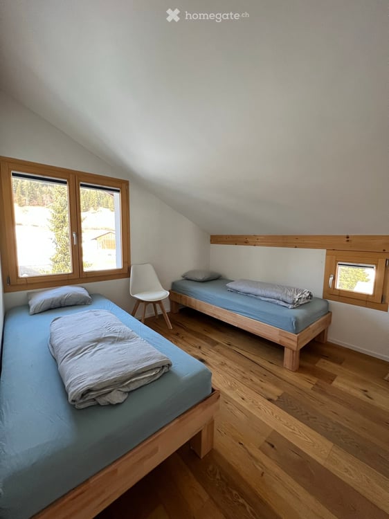 Charming 4.5-Room Attic Apartment with Stunning Mountain Views in Flims 9