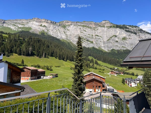 Charming 4.5-Room Attic Apartment with Stunning Mountain Views in Flims 20