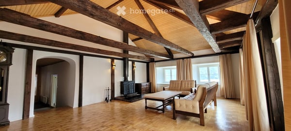 Charmante 3.5-Zimmer-Dachwohnung im Altbau in Disentis/Mustér 2