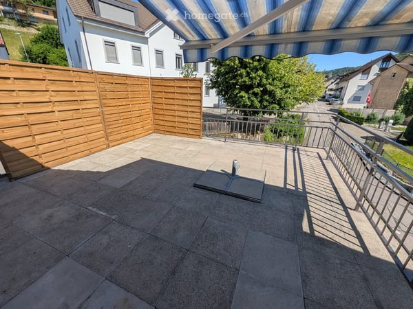 Charmante 5-Zimmer-Dachgeschosswohnung in Obermumpf – mit traumhaftem Balkon! 2