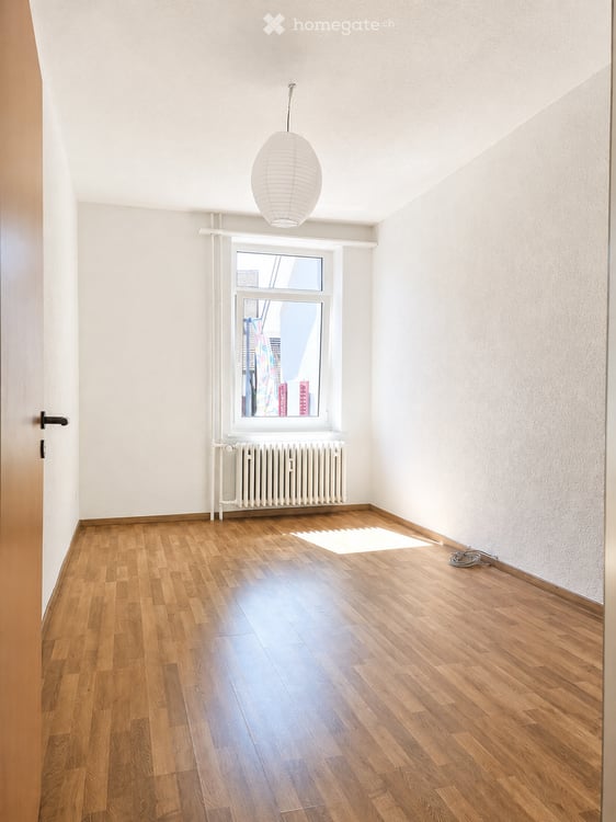 Geräumige 4.5-Zimmer-Wohnung im ruhigen Beringen 4