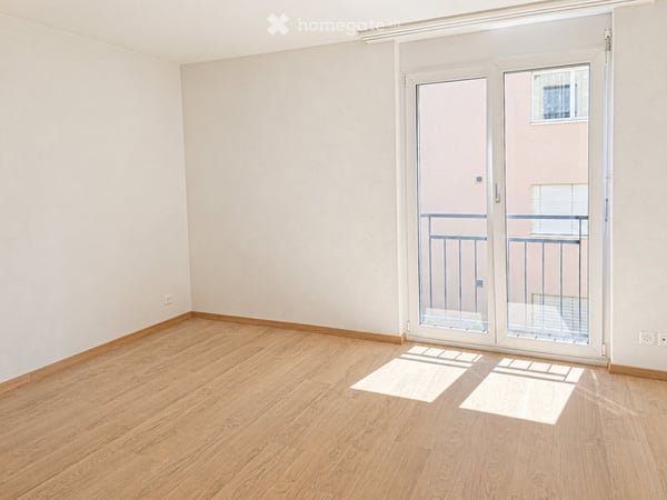 Helle neu renovierte 4.5-Zimmer-Wohnung mit Balkon in Winkel 3