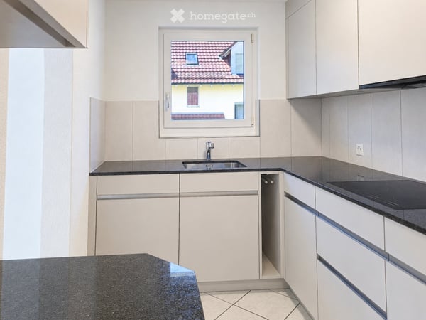 Helle neu renovierte 4.5-Zimmer-Wohnung mit Balkon in Winkel 5