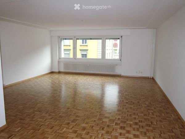 Grosszügige, frisch renovierte 4.5-Zimmer-Wohnung mit Balkon und schöner Aussicht in Luzern 4