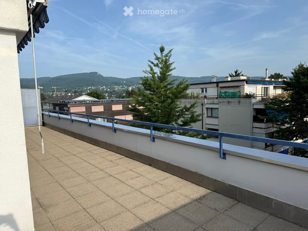 Dachwohnung mit grosser Terrasse nähe Tram