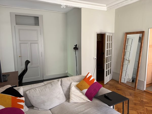 Charming 4-Room Apartment with Balcony at Place De-Grenus, Geneva 16