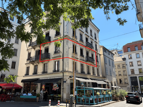 Charming 4-Room Apartment with Balcony at Place De-Grenus, Geneva 1