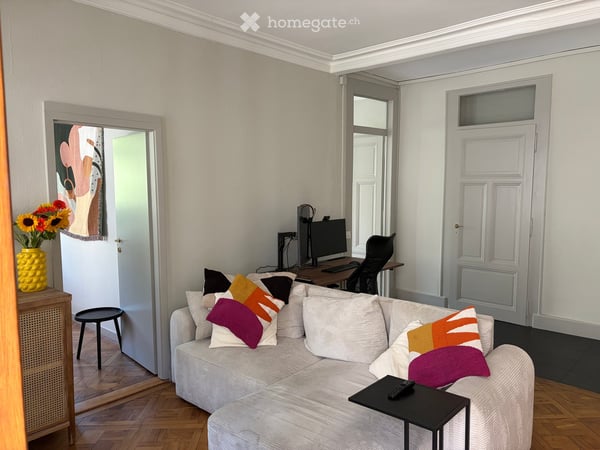 Charming 4-Room Apartment with Balcony at Place De-Grenus, Geneva 15
