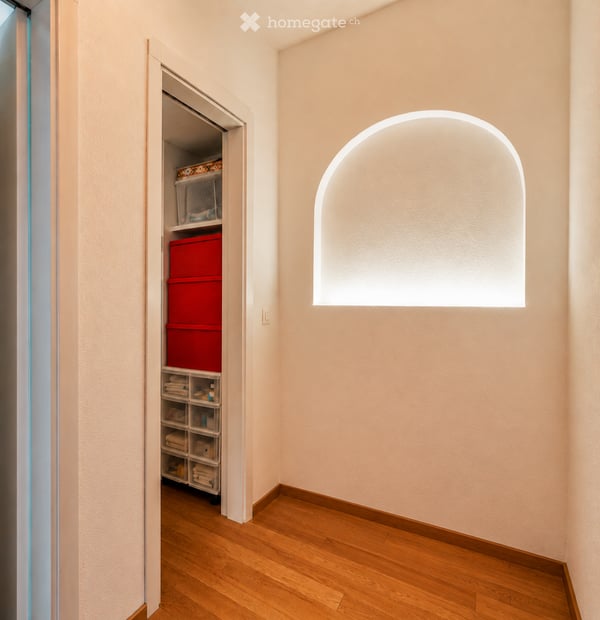 Porza Via Tesserete – 3.5 locali panoramico all’ultimo piano con terrazza, piscina e area wellness 14