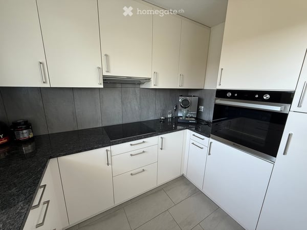 Moderne 4.5-Zimmer-Wohnung mit Weitsicht und Balkon 4