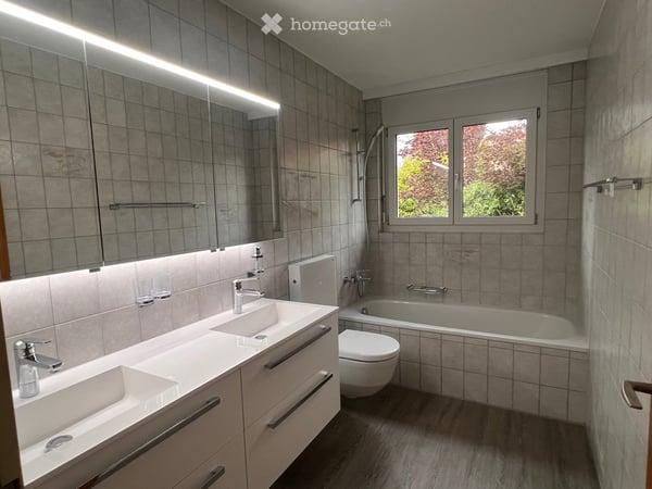 Attraktive helle 7.5-Z.Wohnung mit 2 grossen Balkonen in Dorf an ruhiger Lage 3