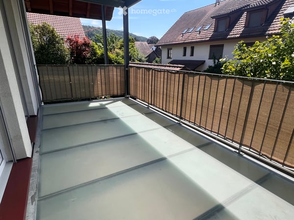 Attraktive helle 7.5-Z.Wohnung mit 2 grossen Balkonen in Dorf an ruhiger Lage 5