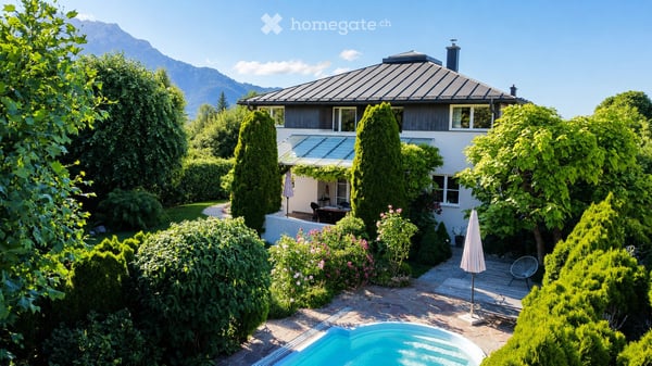 Architektenhaus südlich von Salzburg mit Pool, Naturteich & Büro-/Wohntrakt