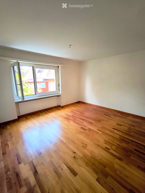 Grosszügige und helle 4.5-Zimmer-Wohnung in Buttikon 4