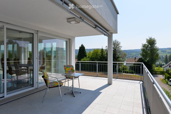 Moderne Wohnung mit grossem Balkon und …