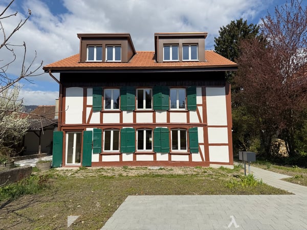 Charmante 4.5-Zimmer-Maisonette-Wohnung in historischem Gebäude 1