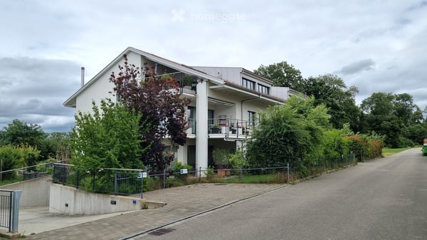 Wohnung mit Hobbyraum und grossem Garten in Schönenbuch 2