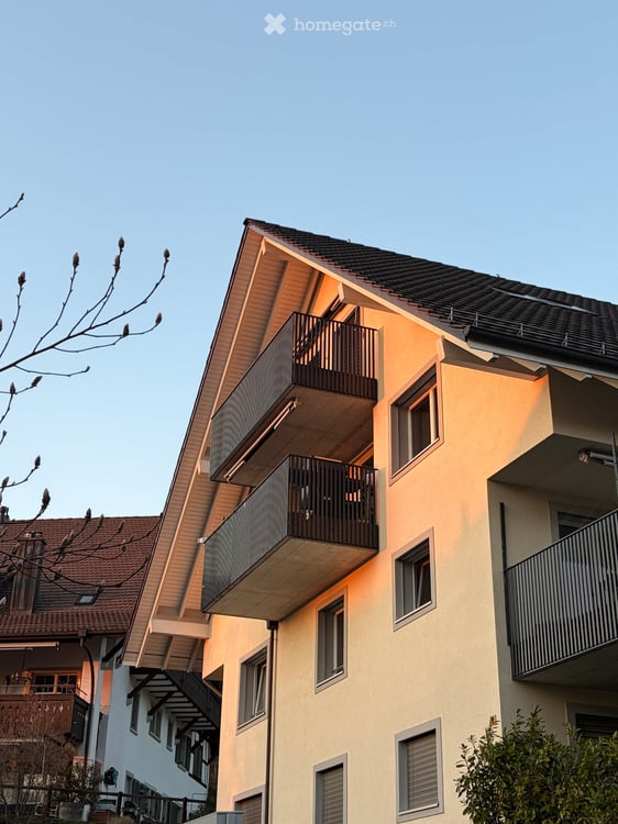 Helle, lichtdurchflutete Wohnung mit Ba…