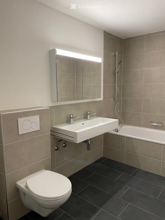 Charmante 3.5-Zimmer-Maisonette-Wohnung mit Balkon in Niederhasli