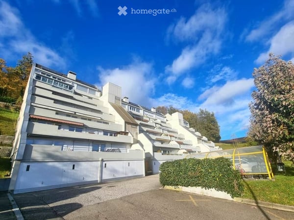 Moderne 5.5-Zimmer-Maisonette mit Weitblick über Zwingen
