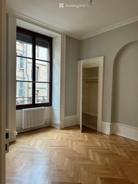 Beautiful period apartment in the heart of Old Town 11